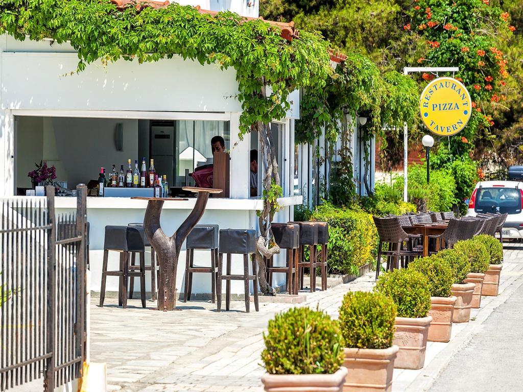 Xenios Dolphin Beach Hotel Посиди Экстерьер фото