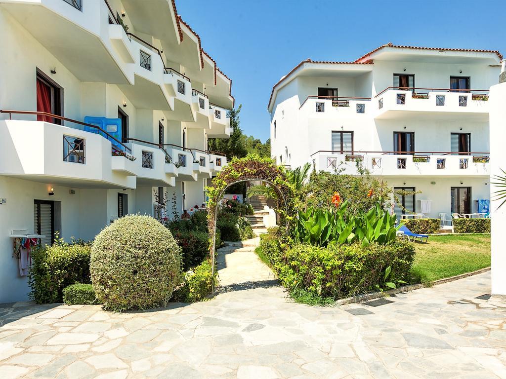 Xenios Dolphin Beach Hotel Посиди Экстерьер фото