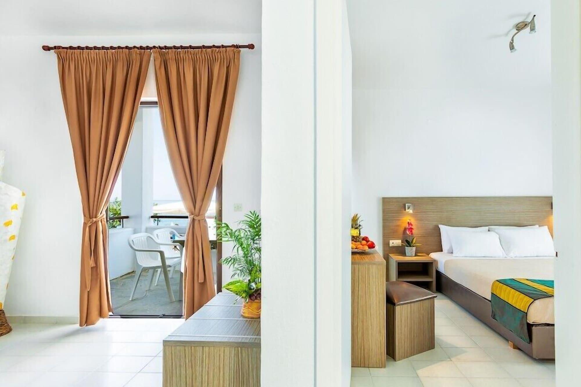 Xenios Dolphin Beach Hotel Посиди Экстерьер фото