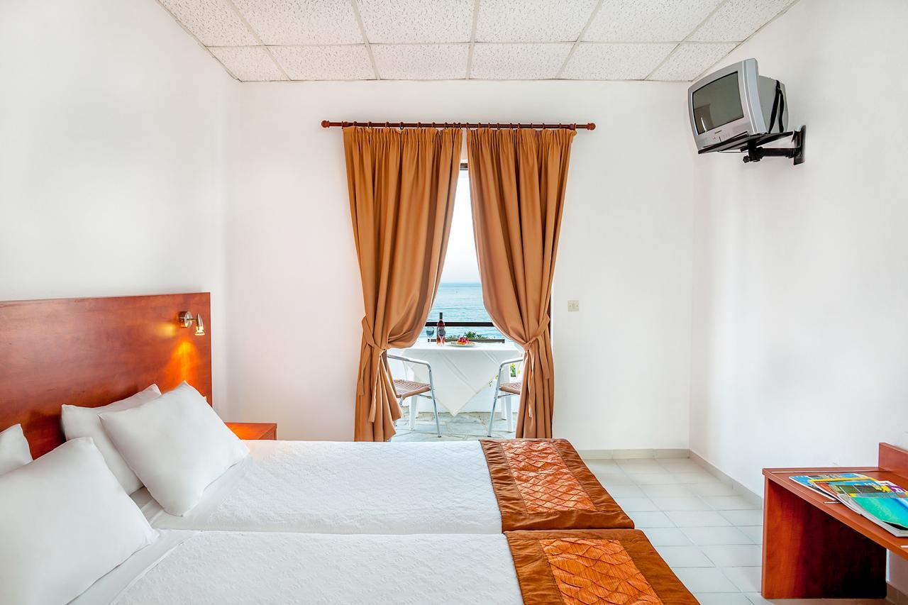 Xenios Dolphin Beach Hotel Посиди Экстерьер фото