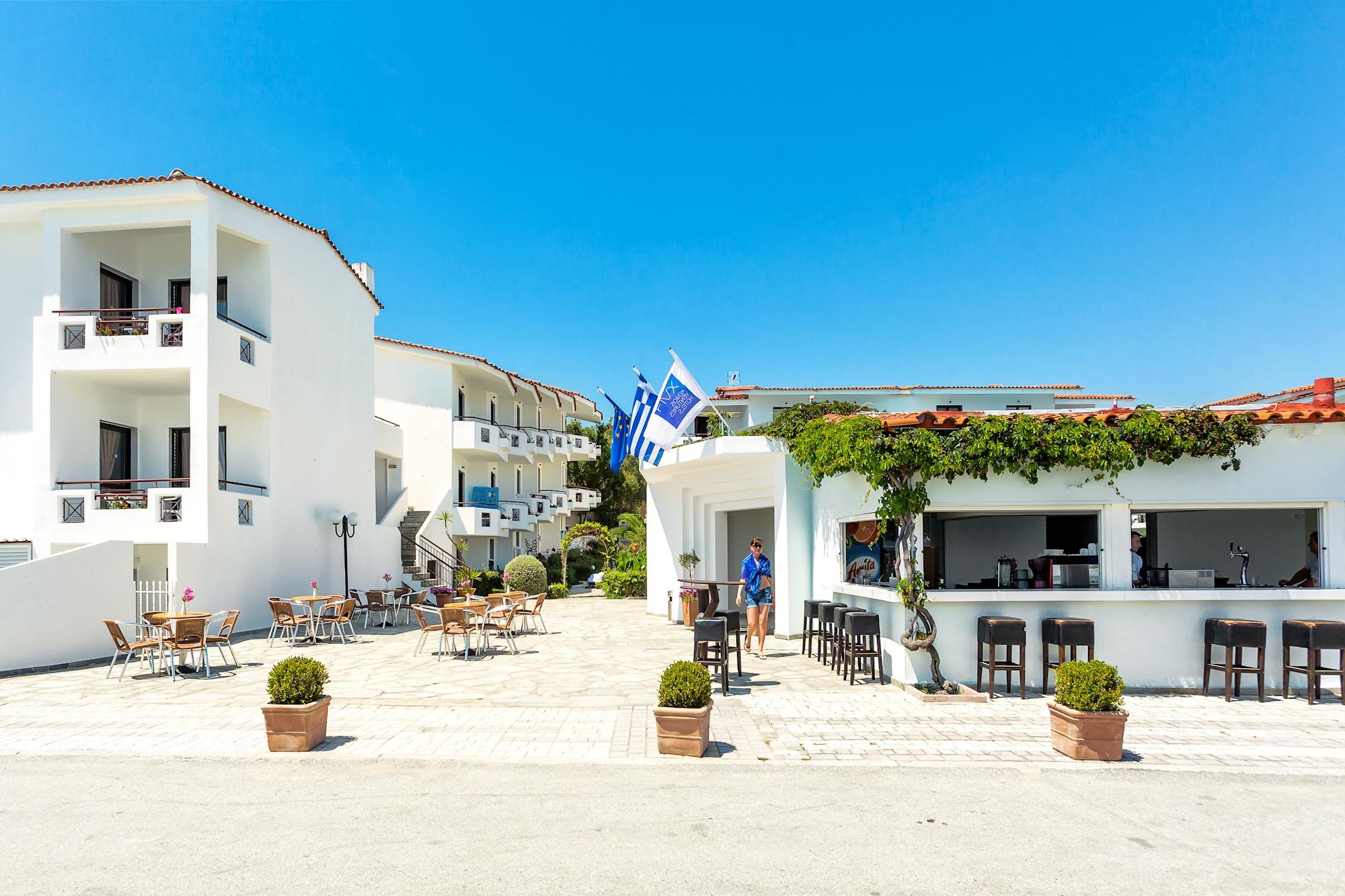 Xenios Dolphin Beach Hotel Посиди Экстерьер фото