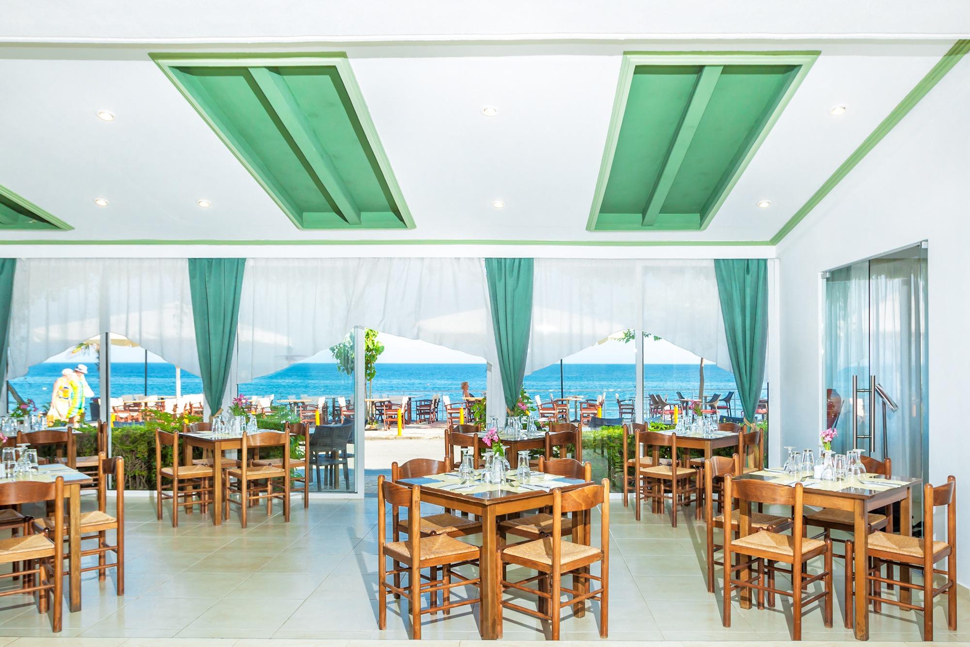 Xenios Dolphin Beach Hotel Посиди Экстерьер фото