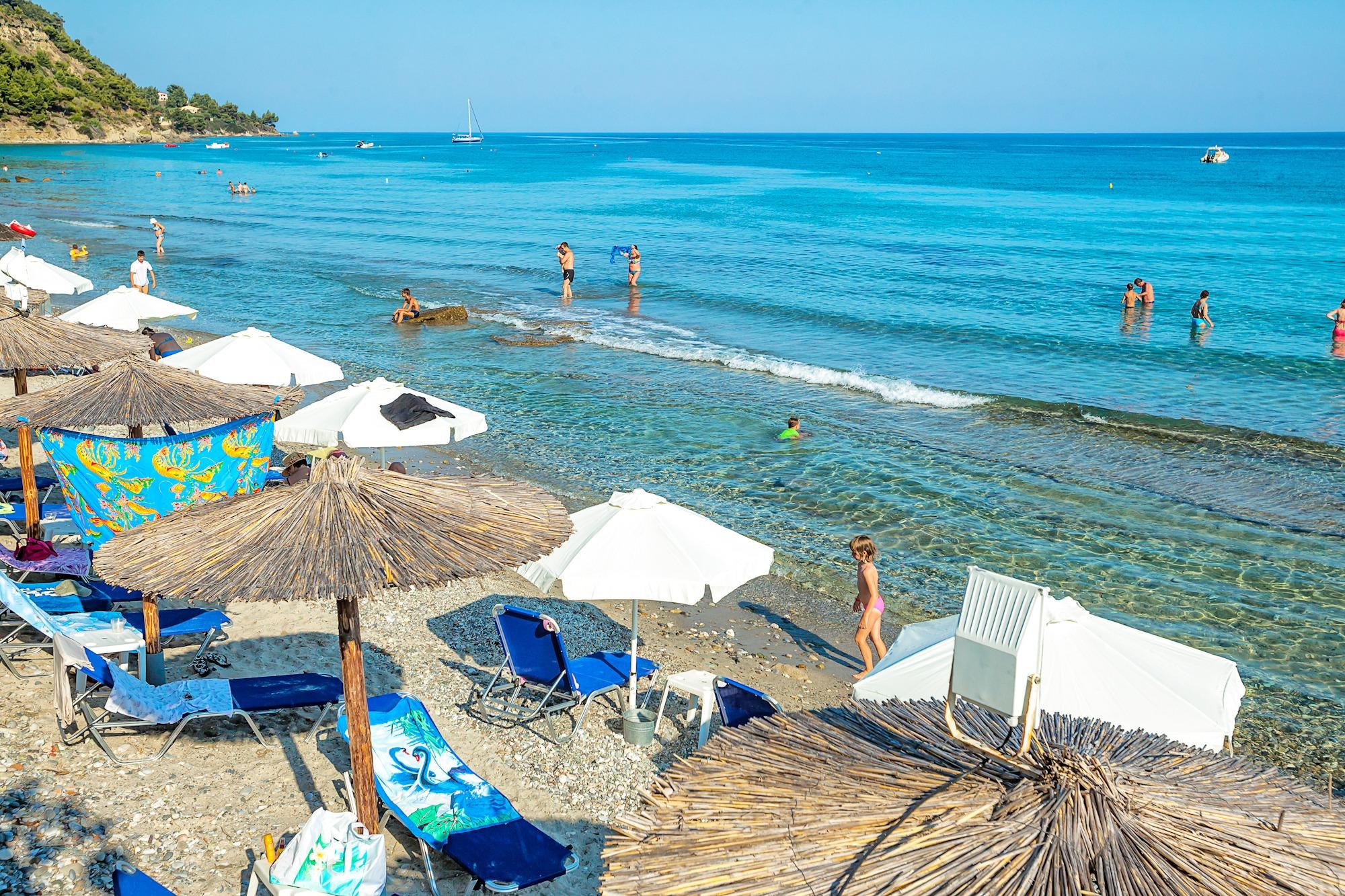 Xenios Dolphin Beach Hotel Посиди Экстерьер фото
