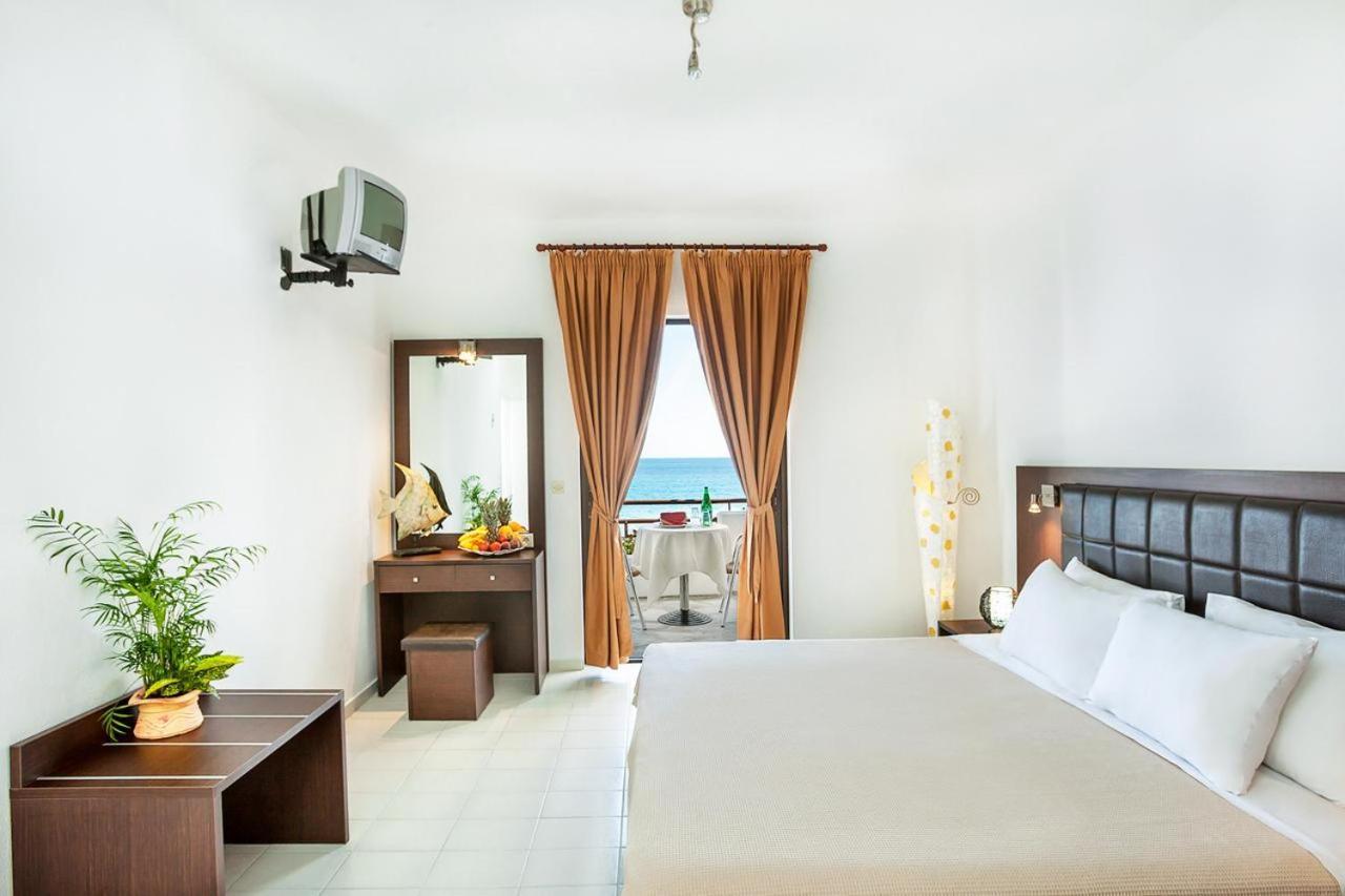 Xenios Dolphin Beach Hotel Посиди Экстерьер фото