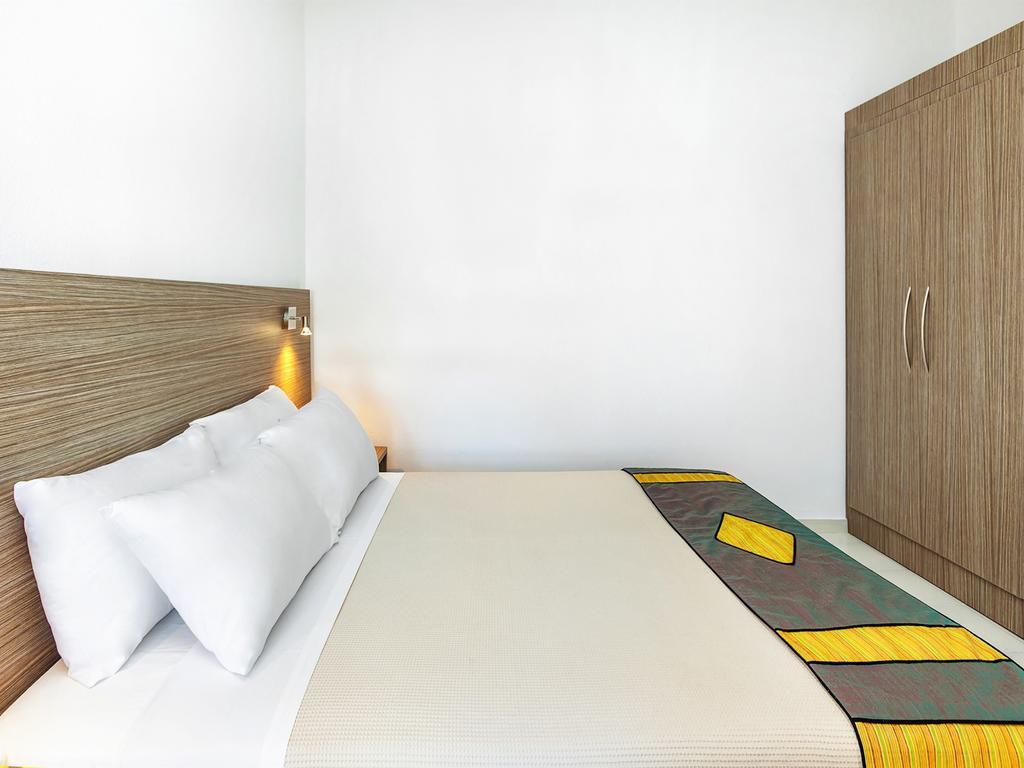 Xenios Dolphin Beach Hotel Посиди Номер фото