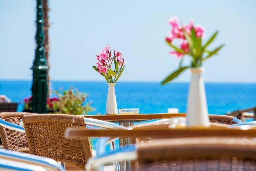 Xenios Dolphin Beach Hotel Посиди Экстерьер фото