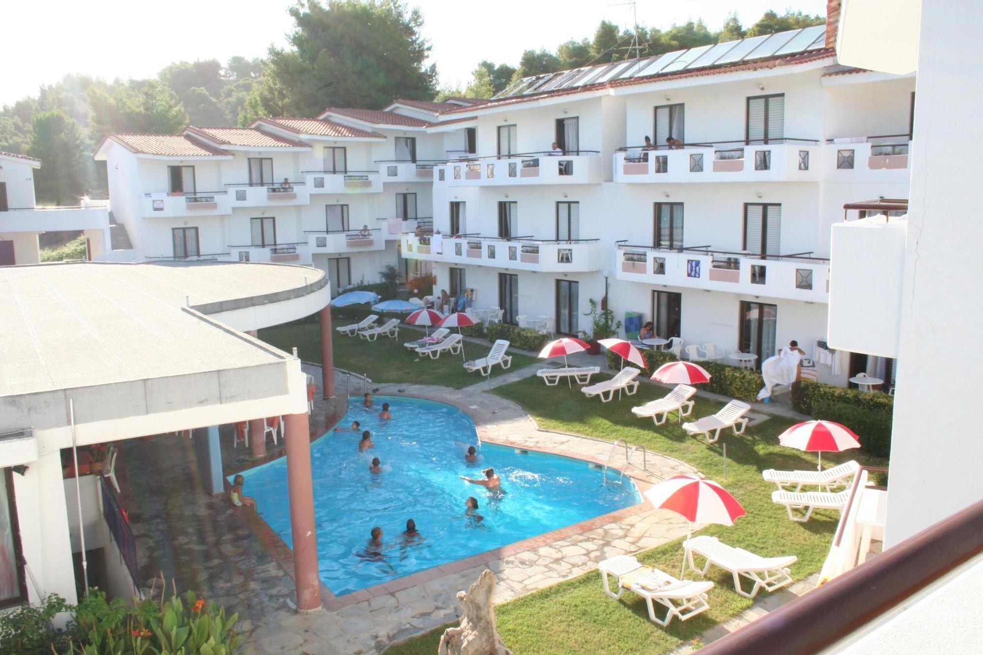 Xenios Dolphin Beach Hotel Посиди Экстерьер фото